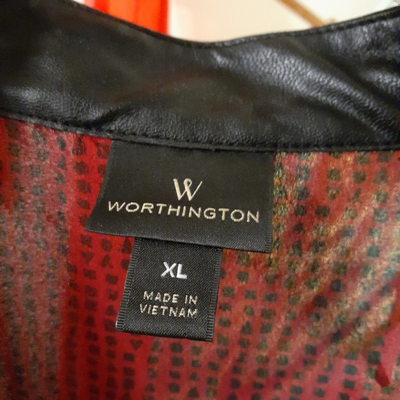 Top/Blouse - Picture 2 of 10